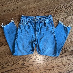 American Eagle Distressed Mom Jeans- Size 10 Short